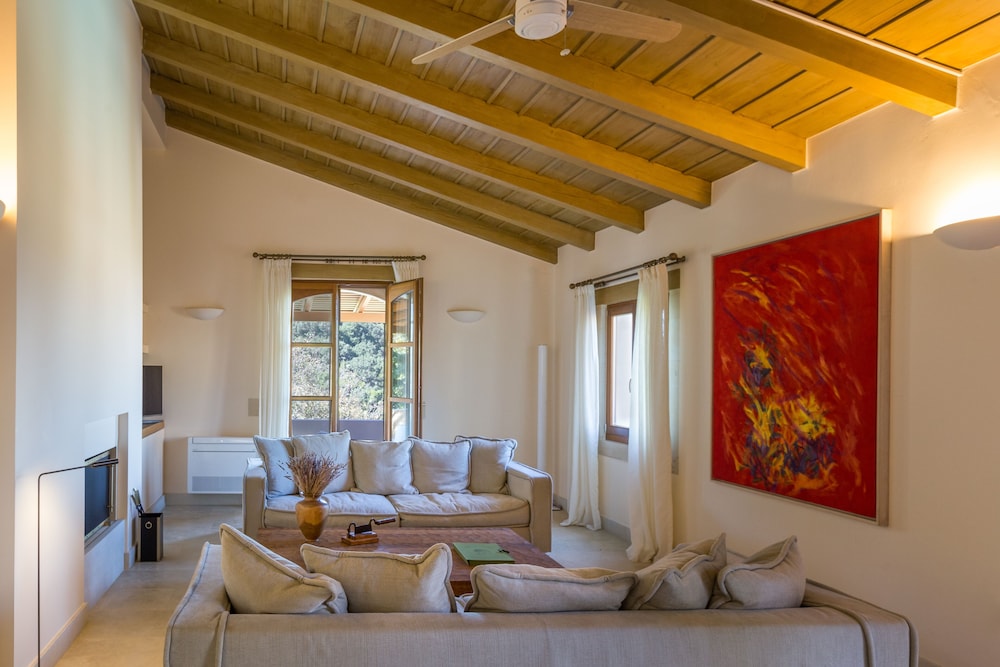 Executive Suite (Selini)