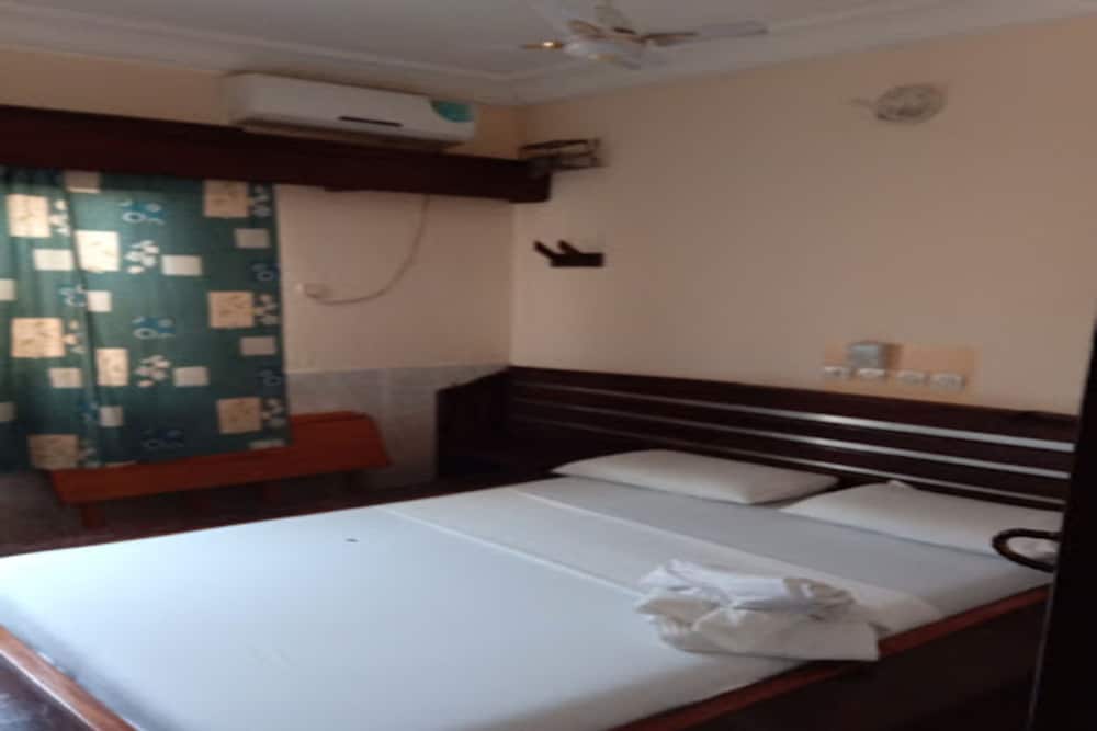Double Room, Non Smoking, Courtyard View photo 3