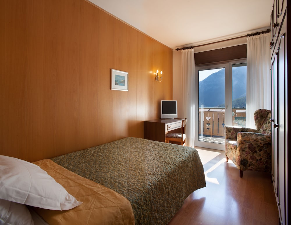 Deluxe Single Room, Lake View