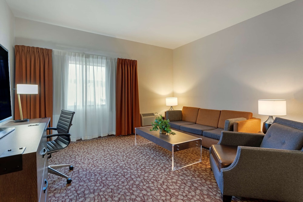 Suite, 1 Queen Bed, Non Smoking, Kitchen - Photo 3