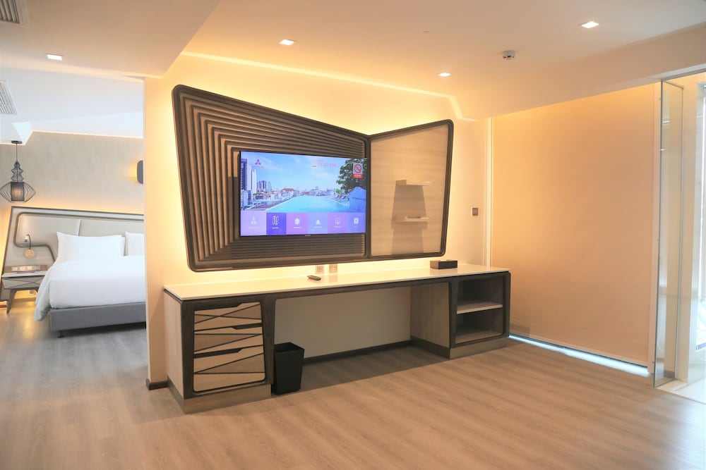 Amethyst One Bed Room Executive Suite - Photo 6