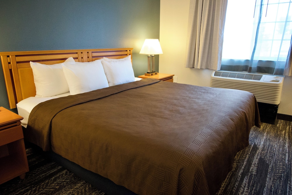 Comfort Suite, 1 King Bed with Sofa bed, Non Smoking photo 1