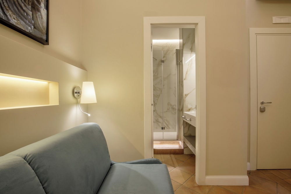 Junior Suite, 1 Queen Bed with Sofa bed photo 2