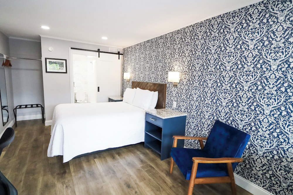Deluxe Single Room, 1 Queen Bed