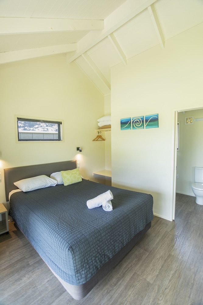 One Bedroom Self-Contained Cabin photo 2