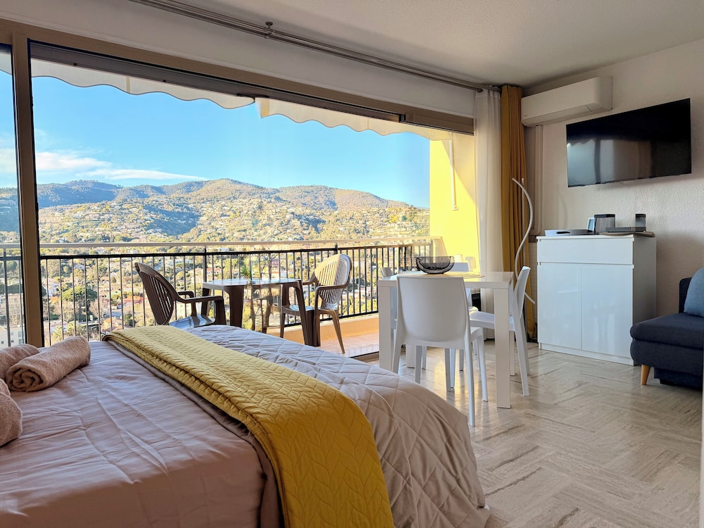 Family Studio, Balcony, Mountain View photo 3