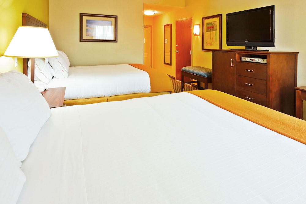 Suite, 2 Queen Beds - Photo 3
