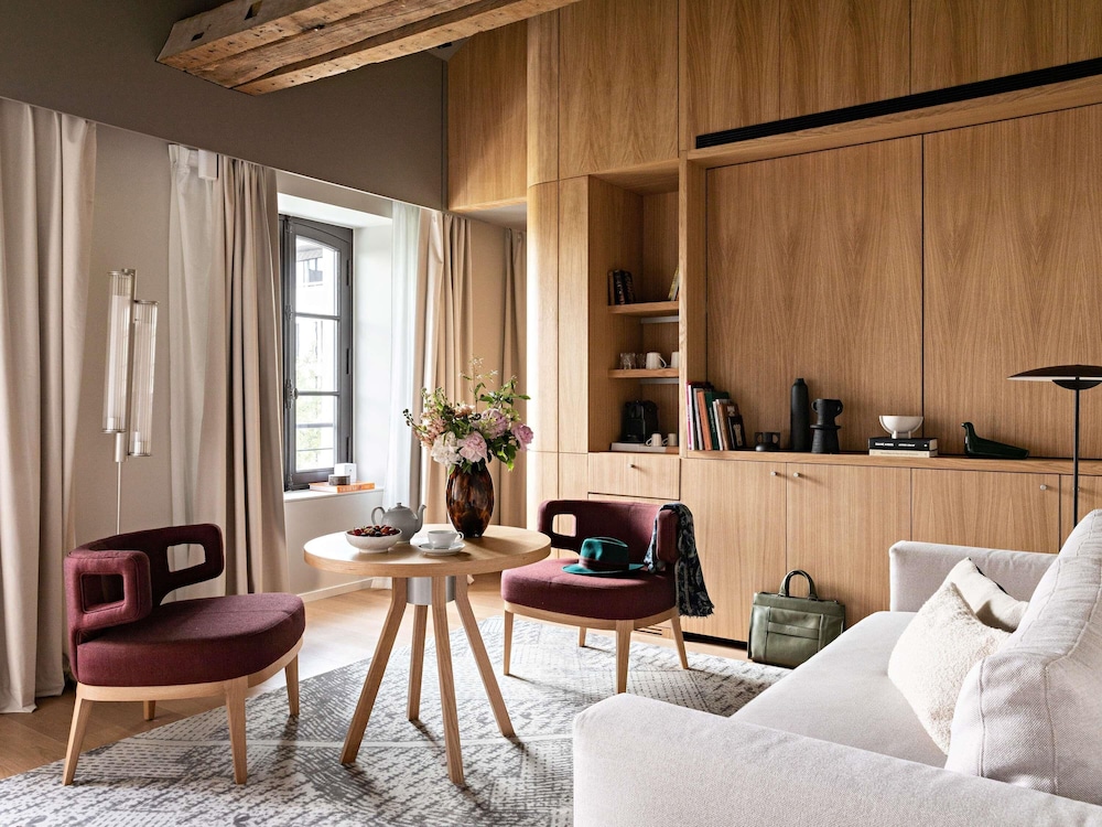 Suite, 1 King Bed (Margot) - Photo 11