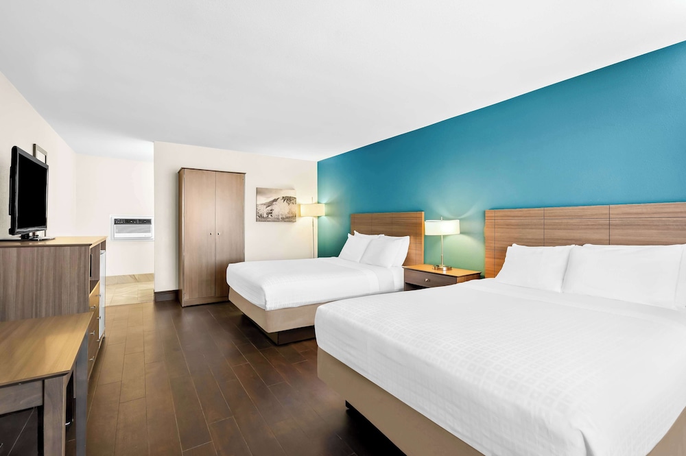Standard Room, 2 Queen Beds, Non Smoking, Refrigerator & Microwave (Pet Friendly) photo 3