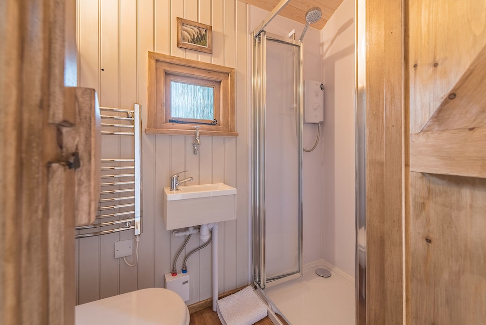 Cabin (Shepherds Hut - Herdwick) photo 2