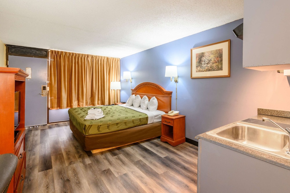 Room, 1 King Bed, Non Smoking - Photo 5