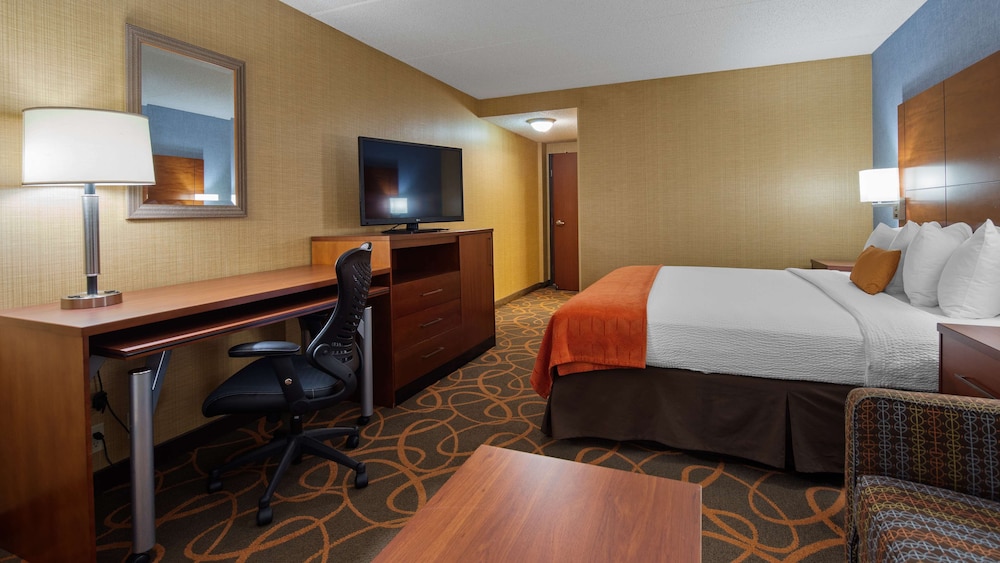 Suite, 1 King Bed, Accessible, Non Smoking (with Sofabed) - Photo 2