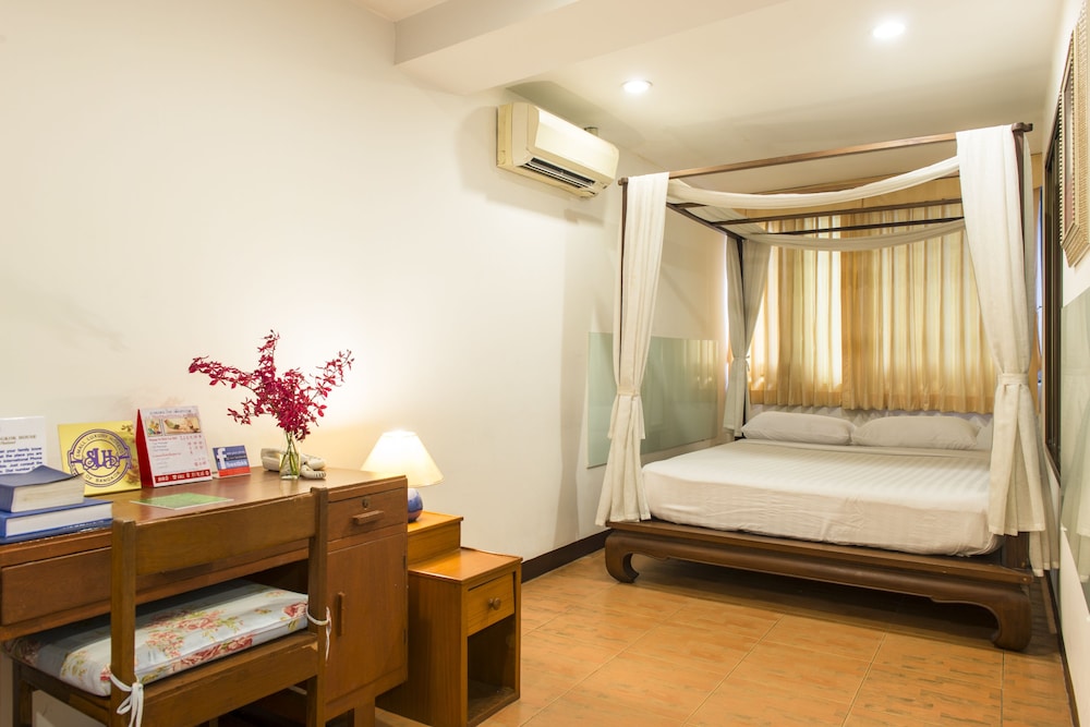 Deluxe Double Room, Bathtub photo 3