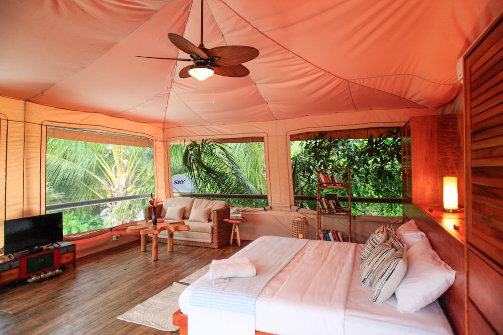 Beachfront Glamping Junior Suite photo 2