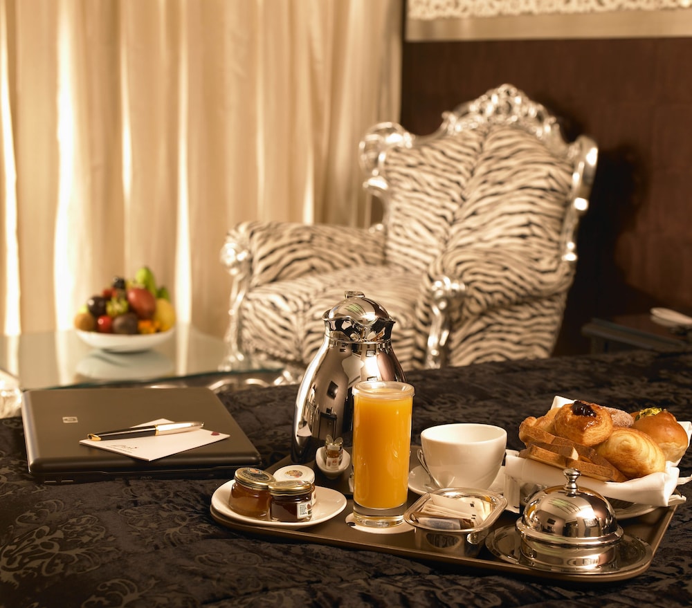 Zuri Junior Suite with King Size Bed (two ways Airport transfers included) - Photo 2