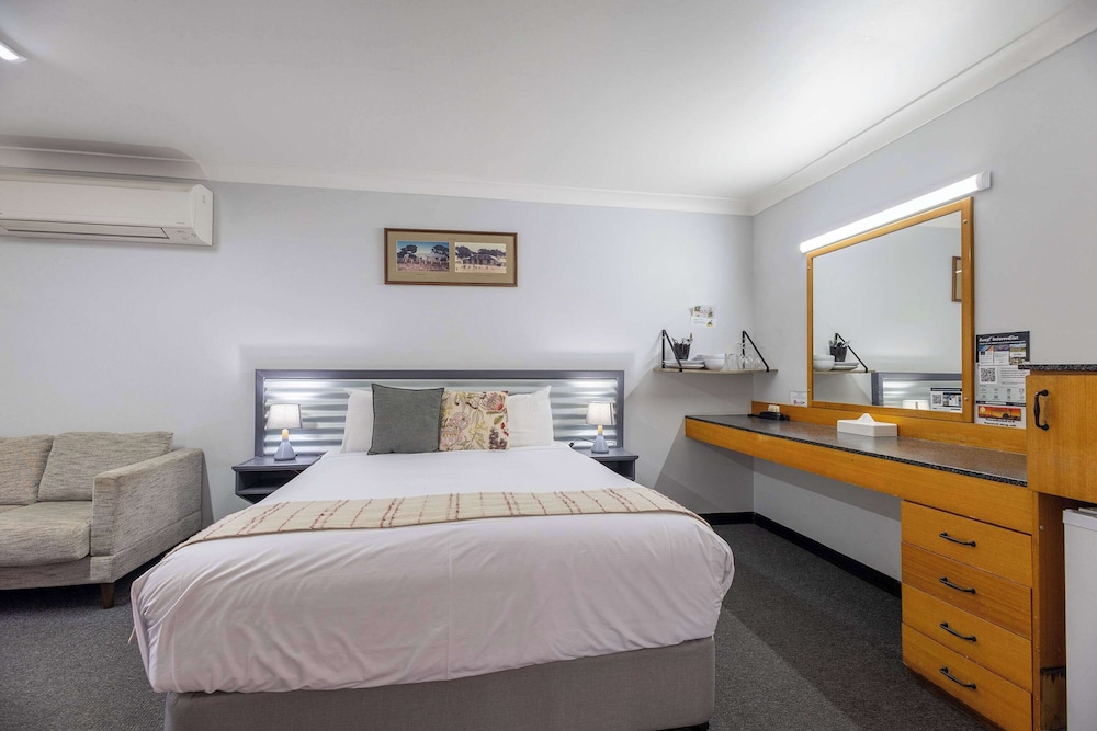 Standard Room, Multiple Beds, Non Smoking photo 3