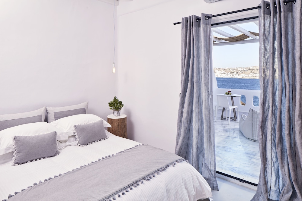 Deluxe Double or Twin Room, 1 Queen Bed, Sea View photo 2