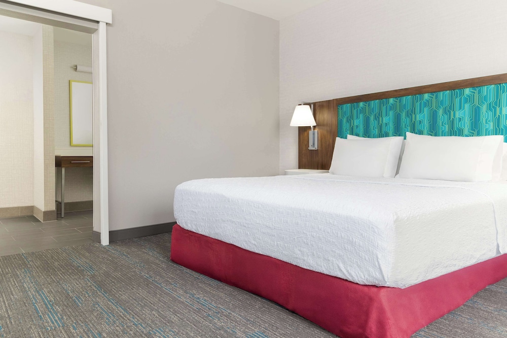 Studio, 1 King Bed, Accessible (Mobility & Hearing, Roll-In Shower) - Photo 3