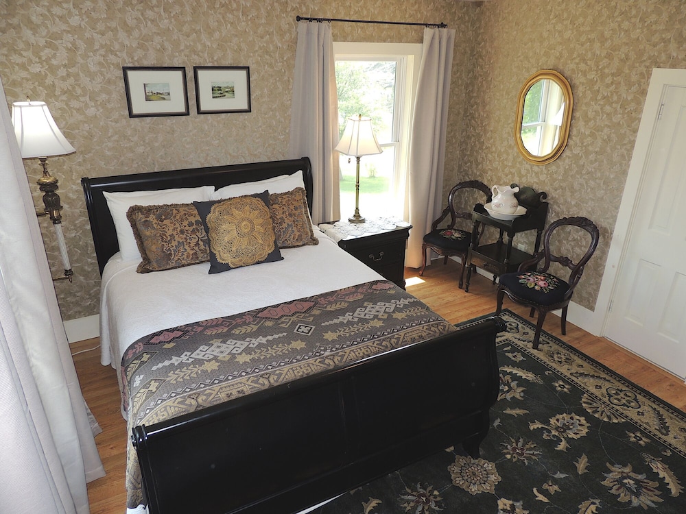 Premium Double Room, 1 Queen Bed, Non Smoking, River View photo 3