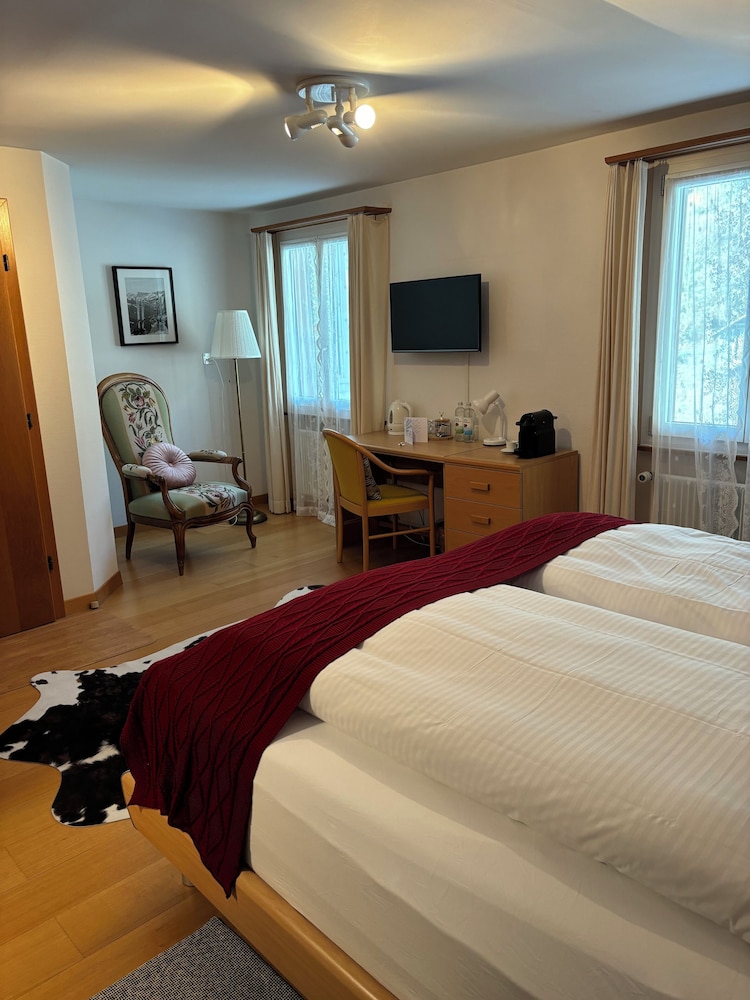 Double Room, 1 King Bed, Mountain View photo 2