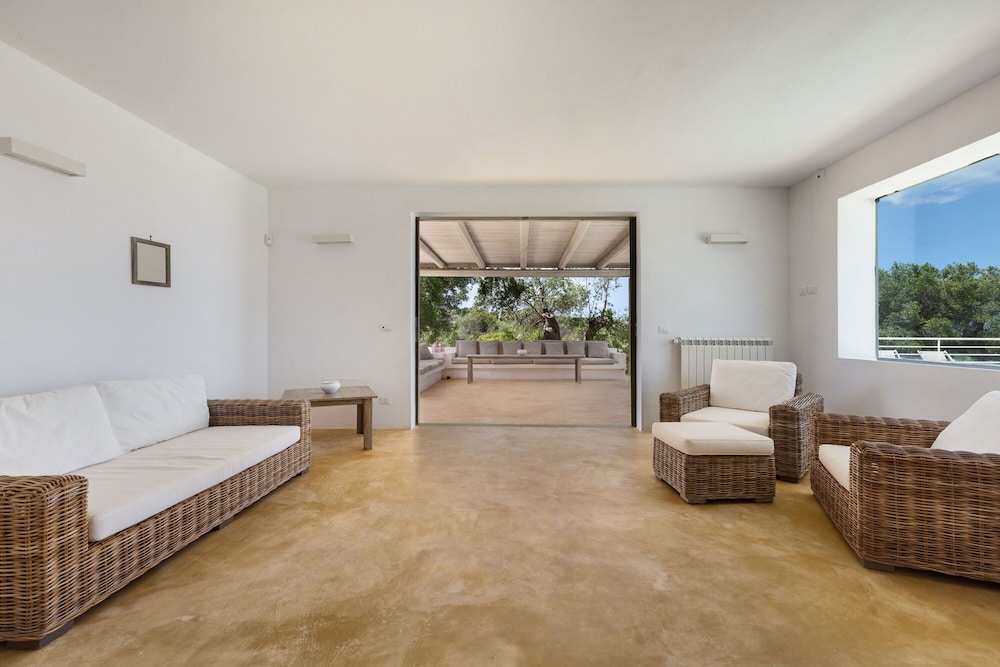 Villa photo 2