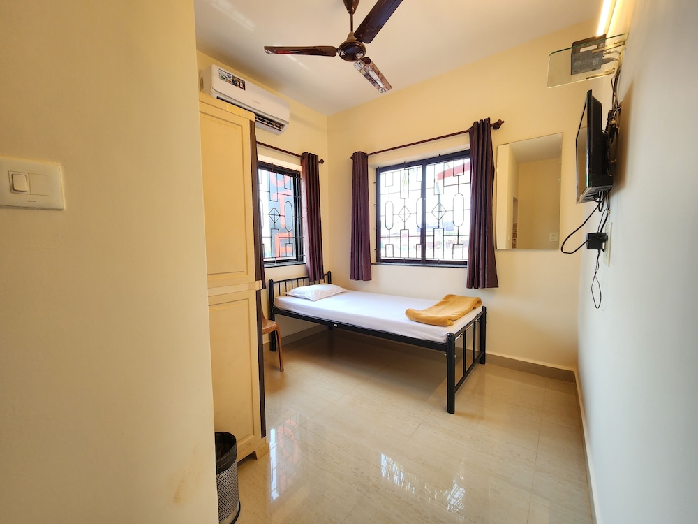 Economy Single Room, Hill View