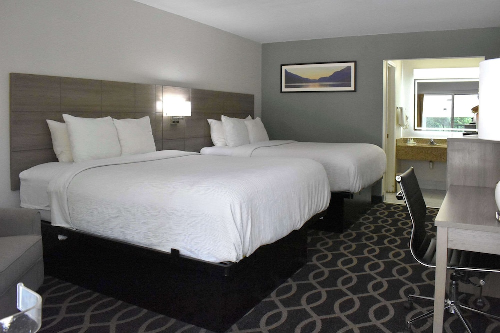 Room, 2 Queen Beds, Non Smoking - Photo 4