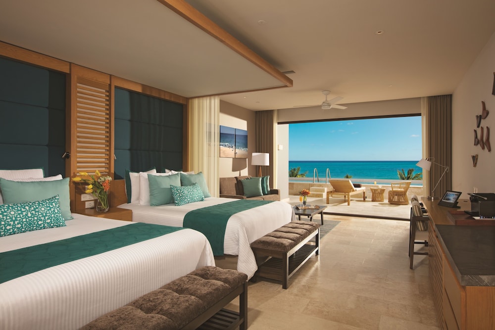 Preferred Club Junior Suite Swim Out Ocean View - Two Queen Beds