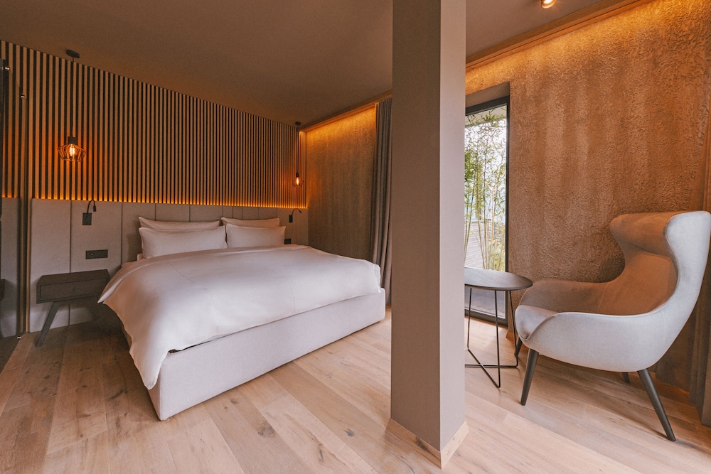 Design Suite, 1 King Bed, Hot Tub, Ground Floor, photo 6