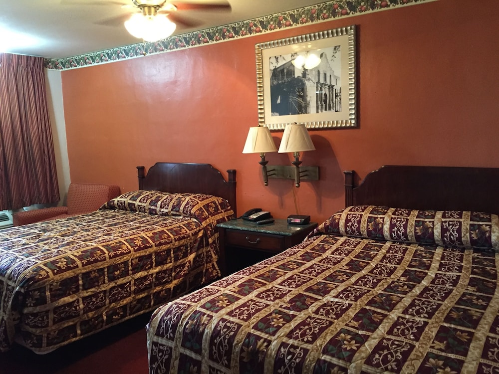 Standard Room, 2 Queen Beds, Non Smoking photo 1