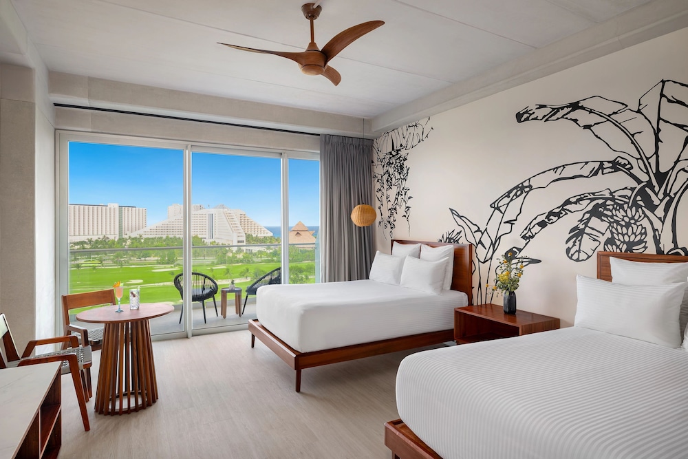 Vantage Club Jr Suite Golf & Ocean View Double Bed - Photo 1