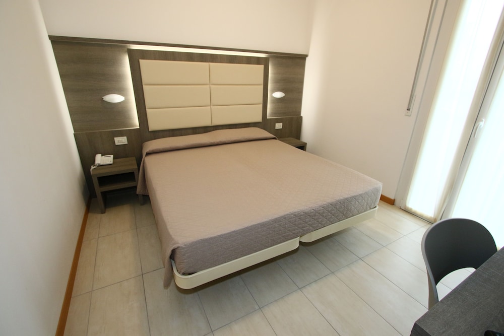 Superior Double Room Single Use photo 2