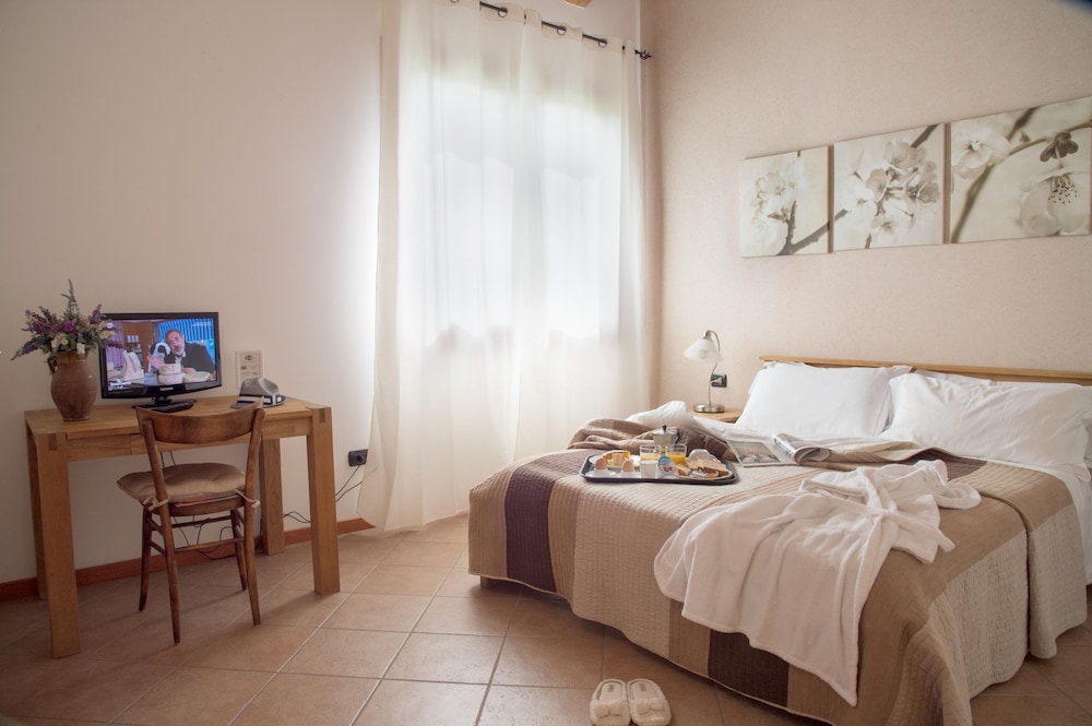 Family Triple Room, 1 Bedroom, Private Bathroom, Park View