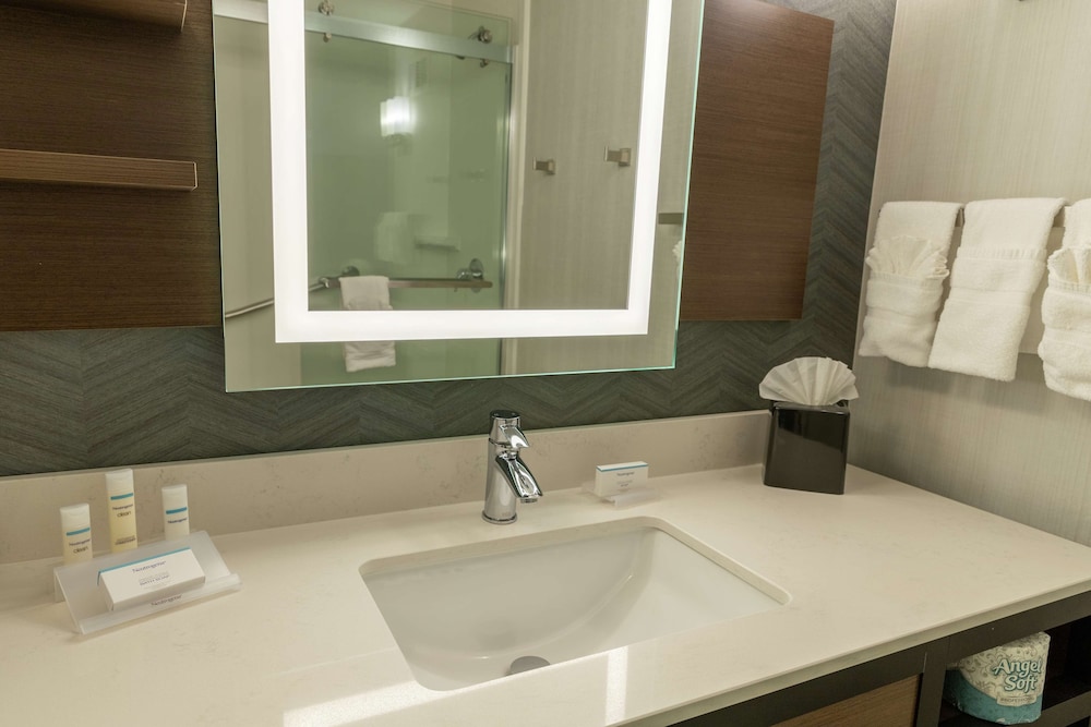 Two queens bedroom suite - Photo 6