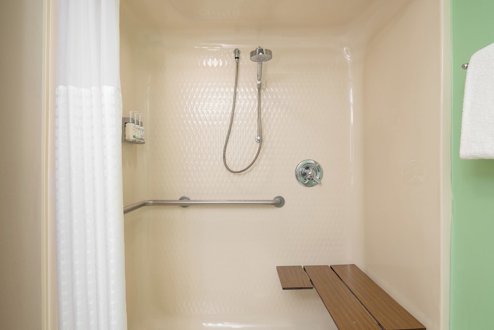 Standard Room, 1 Queen Bed, Mobility Accessible (Communications) - Photo 1