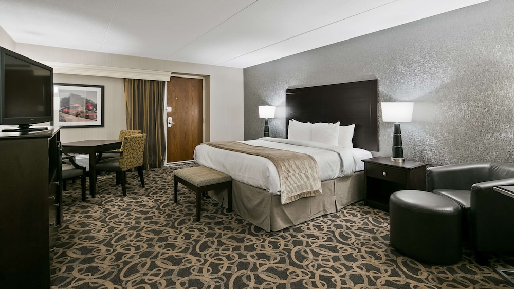 Standard Room, 1 King Bed, Non Smoking - Photo 2