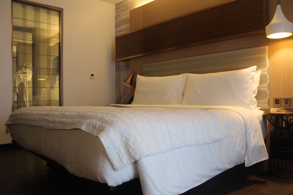 Classic Room, 2 Queen Beds, Pool View (Balcony) Classic Room, 2 Queen Beds, Pool View (Balcony)