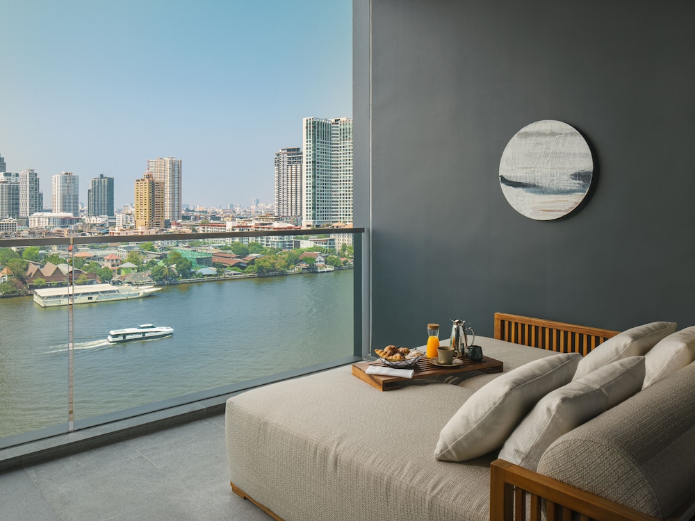 Room, 1 King Bed (Riverfront)