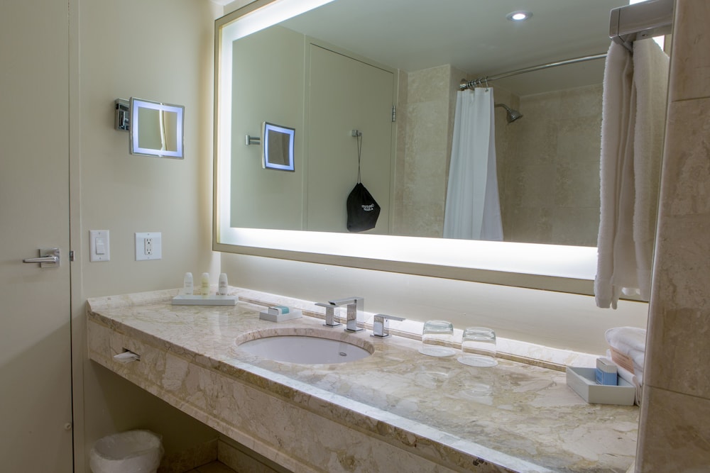 Suite, 2 Bedrooms - Photo 5