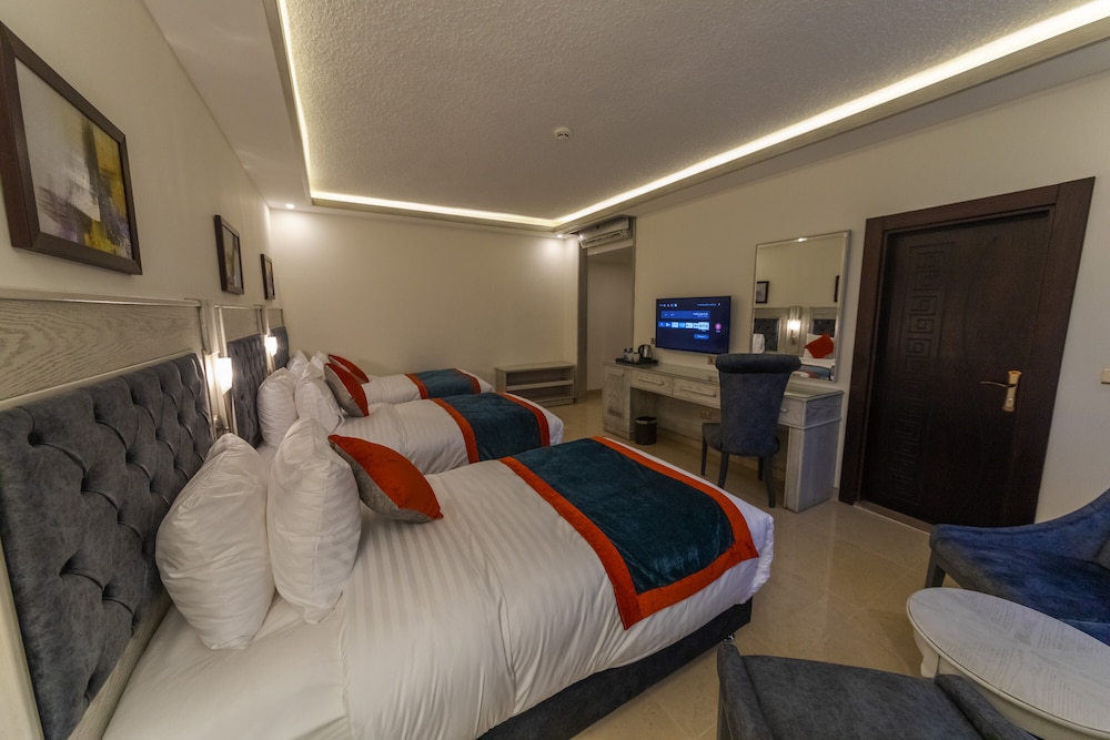 Superior Triple Room photo 3