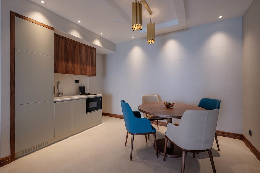 Deluxe Suite - Photo 8