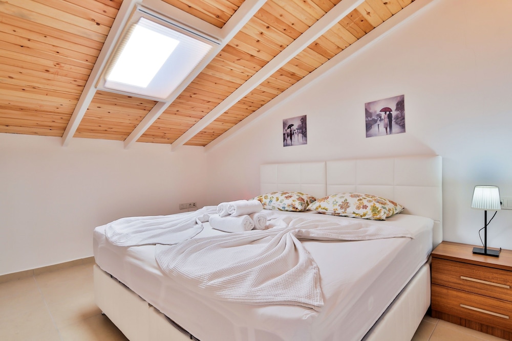 Standard Penthouse, 1 Double Bed with Sofa bed photo 2