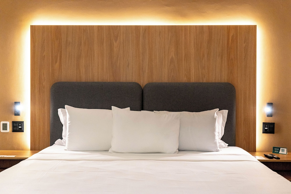 Family Suite, 1 King Bed with Sofa bed - Photo 3