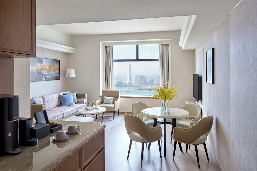 Executive Harbour Suite
