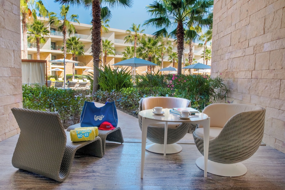 Family Selection Junior Suite Pool Access Beachside photo 1