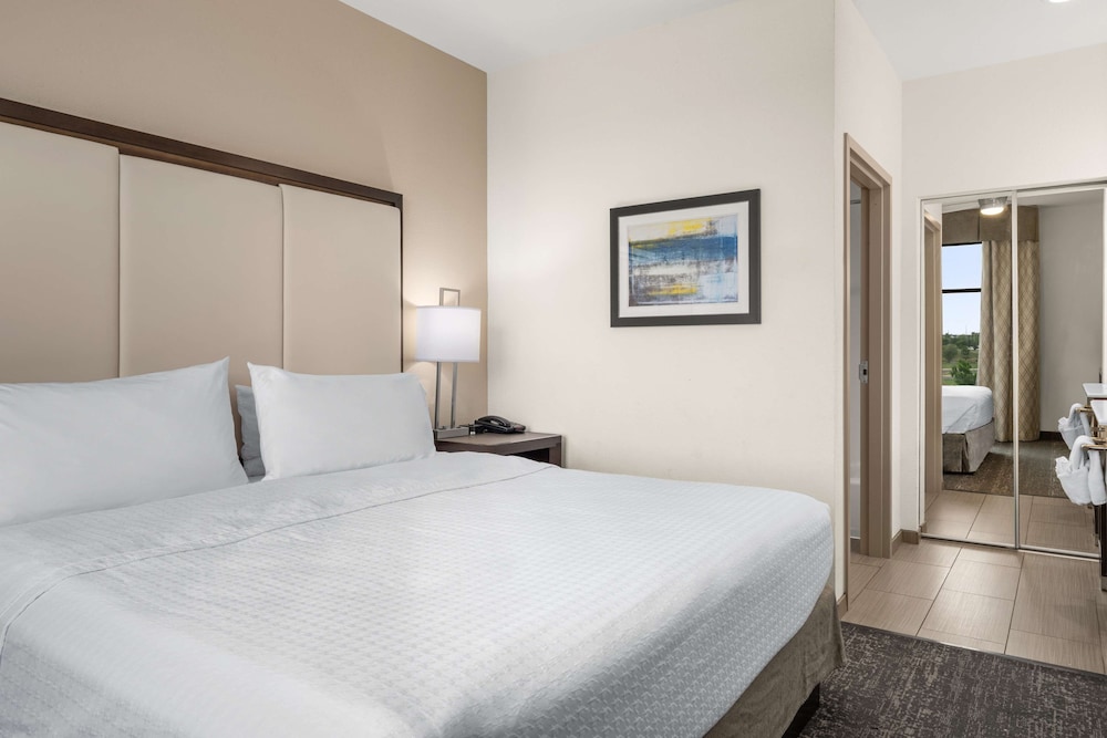 Suite, 1 King Bed, Accessible, Bathtub photo 2