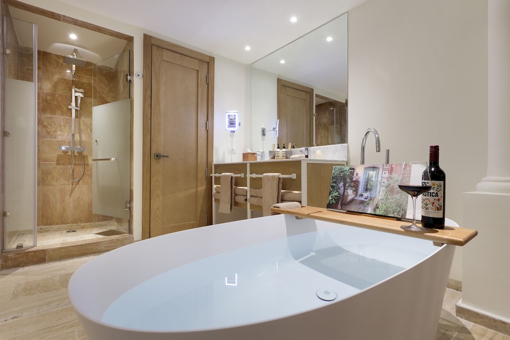 Junior Room, Garden View