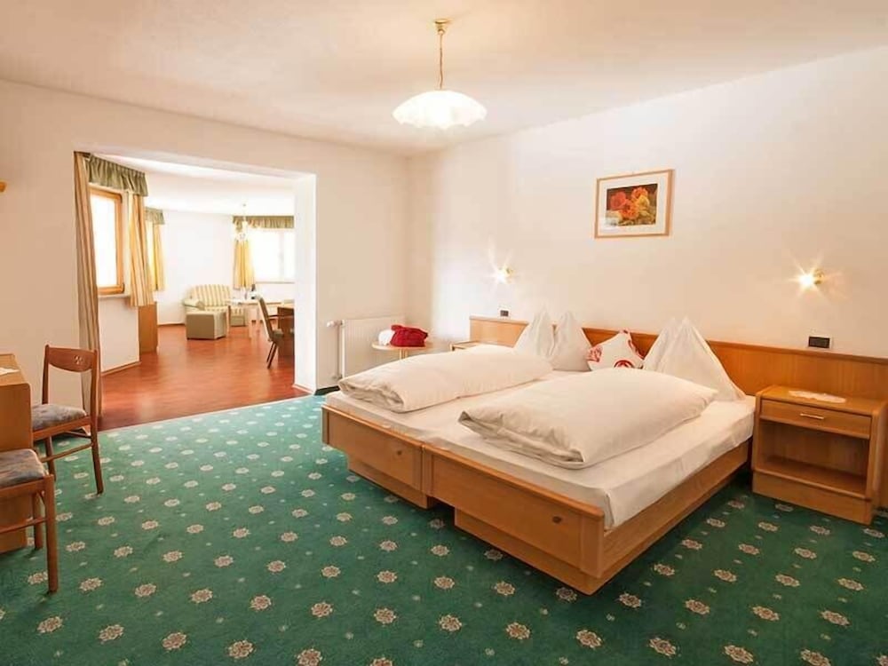 Comfort Suite, Balcony, Partial Lake View