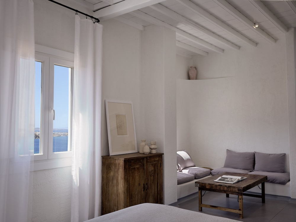 Bohemian Sunset & Sea View Suite with Heated Plunge Pool