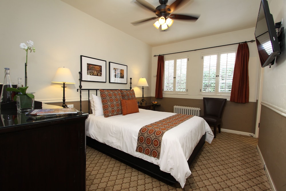 Standard Room, 1 Queen Bed photo 1